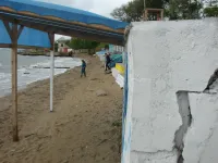Новости » Общество: На Московском пляже в Керчи может рухнуть подпорная стена