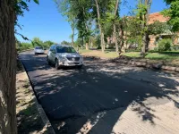 В Керчи уложили асфальт на одной полосе дороги от Комсомольского парка до улицы Казакова