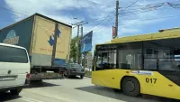Новости » Общество: Из-за сломанной фуры в Керчи не могут проехать троллейбусы
