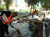 В районе остановки "Дружба" в Керчи делают новый тротуар
