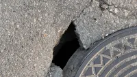 На Театральной проваливается участок дороги