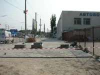 С фасадной части автовокзала Керчи заканчивают укладку нового тротуара