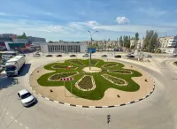 Новости » Общество: Транспортные кольца автовокзала и Чкалова в Керчи: озеленение завершено