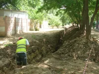 Новости » Общество: На аллее в районе 26-ой школы в Керчи возобновились работы по благоустройству