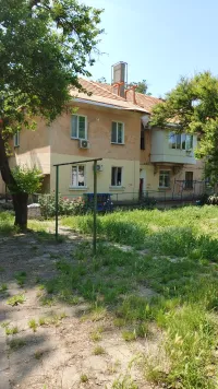 На доме по Казакова, 46 в Керчи демонтируют старую кровлю