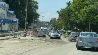 Новости » Коммуналка: Работы на Горького завершили, но яму не заасфальтировали