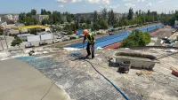 Новости » Общество: Крыша крытого корпуса центрального рынка Керчи больше не будет протекать