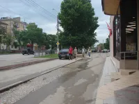 Новости » Коммуналка: В Керчи в районе остановки "Луч" по дороге-дублеру продолжает бежать вода