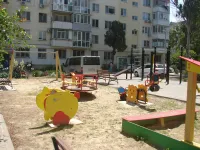 Новости » Общество: В Керчи продолжается установка новых детских площадок