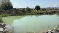 Водоканал Керчи продолжает не ограждать заполненные ямы водой