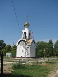На строящейся в Керчи часовне Покрова Божией Матери установили купол