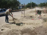 В поселке Капканы готовят траншеи под укладку нового водовода на второстепенных улицах