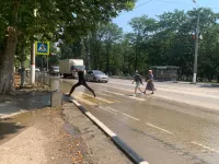 Новости » Общество: И еще один порыв водовода произошел сегодня в Керчи