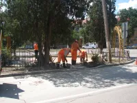 Новости » Общество: У сквера "Солнечный" в Керчи оградили опасный вход