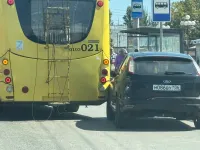 В Керчи столкнулись троллейбус и легковушка
