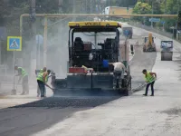 На дороге по Чкалова в Керчи кипит работа