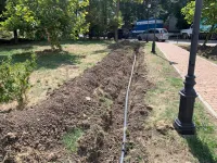 В сквере Воссоединения Керчи устанавливают систему автоматического полива
