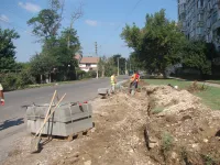 Новости » Общество: На Кирова в Керчи продолжают расширять парковки