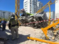 В Севастополе упал строительный кран, погиб человек