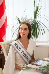 Новости » Культура: В Керчи поздравили обладательницу титула «Мисс Туризм Крыма-2025»