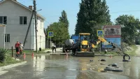 Порыв на водопроводе в Керчи: на Фрунзе и Шевякова разрыли дорогу