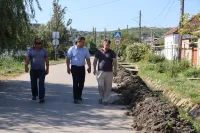 Новости » Общество: В районе 1-го Вокзального переулка в Керчи почистят ливневую канализацию