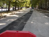 На дублере дороги по Генерала Петрова в Керчи продолжают восстанавливать асфальт