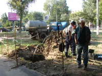 У дома по Войкова, 23 в Керчи ликвидируют порыв водовода
