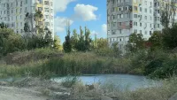 Новости » Коммуналка: Пять месяцев водоканал Керчи игнорирует течь