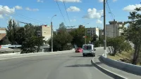 Новости » Общество: На Горьковском мосту забыли нанести разметку