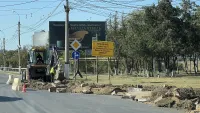 Новости » Общество: На Камыш-Бурунском шоссе начали демонтировать старые бордюры