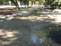 Новости » Общество: На улице 12-го Апреля в Керчи опять порыв водовода