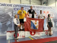 Новости » Спорт: Керченские силачи из клуба "Кентавр" стали лучшими на Всероссийских соревнованиях по пауэрлифтингу