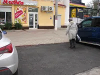 Новости » Общество: В Керчи на парковке у дома по улице Славы, 25 залатали все дыры