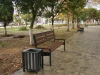В Керчи у РЭС установили новые лавочки