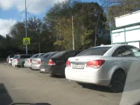 Новости » Общество: Новые парковки на Кирова в Керчи доказывают свою востребованность