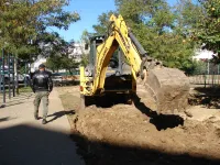 Новости » Общество: Во дворе МКД по Кирова, 103 в Керчи готовят новую детскую площадку