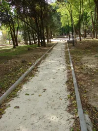 Новости » Общество: Аллея к 26-ой школе в Керчи. Благоустройство не завершено