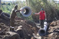 Новости » Общество: На улице Полевой в Керчи делают основательный ливнесток