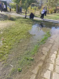 Два последних дня к школе №12 в Керчи из-за порыва водовода затруднен проход