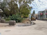 В Кооперативном переулке Керчи продолжается ремонт дороги и тротуаров