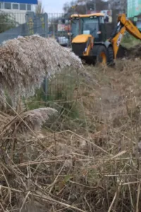 Новости » Общество: В Керчи чистят большую ливневку в районе Горьковского моста