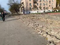 Новости » Общество: На Пролетарской в Керчи демонтировали старую плитку до улицы Кирова