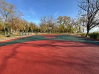 Новости » Общество: В Молодежном парке Керчи капитально ремонтируют спортивную площадку