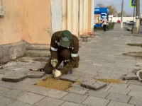 Новости » Общество: На Шлагбаумской приступили к восстановлению тротуаров