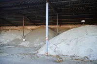 Новости » Общество: В Керчи заготовили необходимые запасы противогололедных материалов