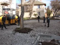 Новости » Общество: Во дворах МКД района дома Казакова, 46 в Керчи продолжается благоустройство