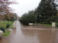 Новости » Общество: В Комсомольском парке Керчи Дед Мороз и Снегурочка в наступающем году гостей встречать не будут