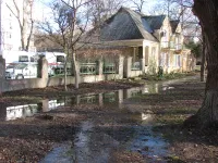 Новости » Общество: В Керчи произошел очередной порыв водовода