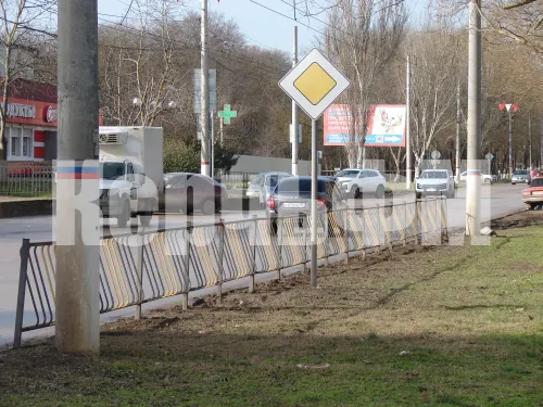 У остановки "АТП" в Керчи установили ограждения